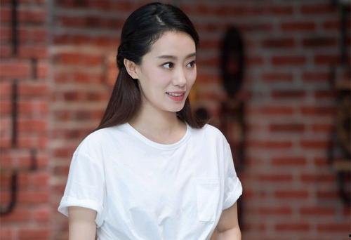 娱乐吃瓜君张小斐,从娱乐吃瓜到喜剧女王，她的蜕变之路